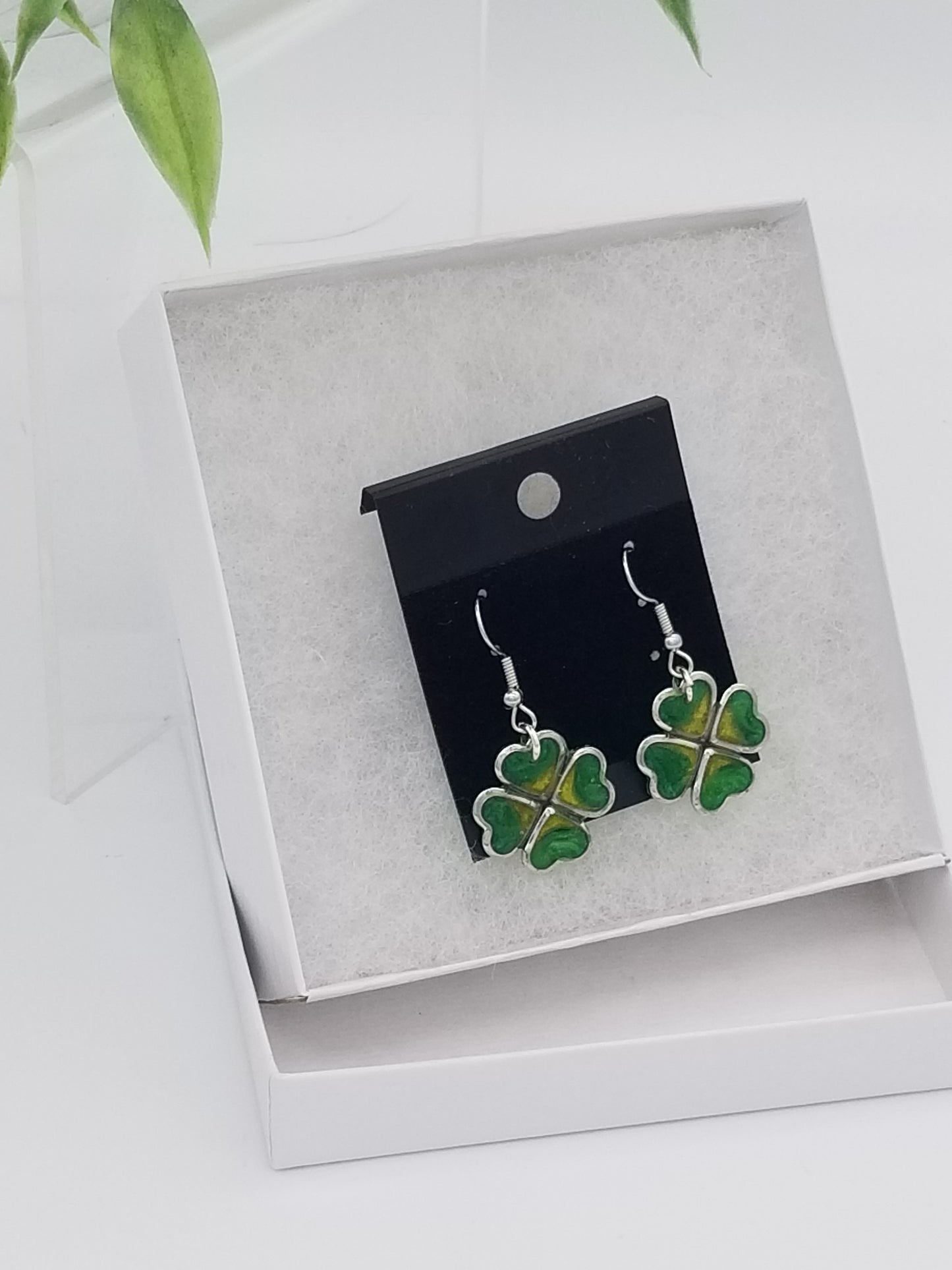 St Patricks Day Earrings| Four Leaf Clover Earrings| Shamrock Earrings| Clover Earrings| Resin Earrings Dangle Earrings