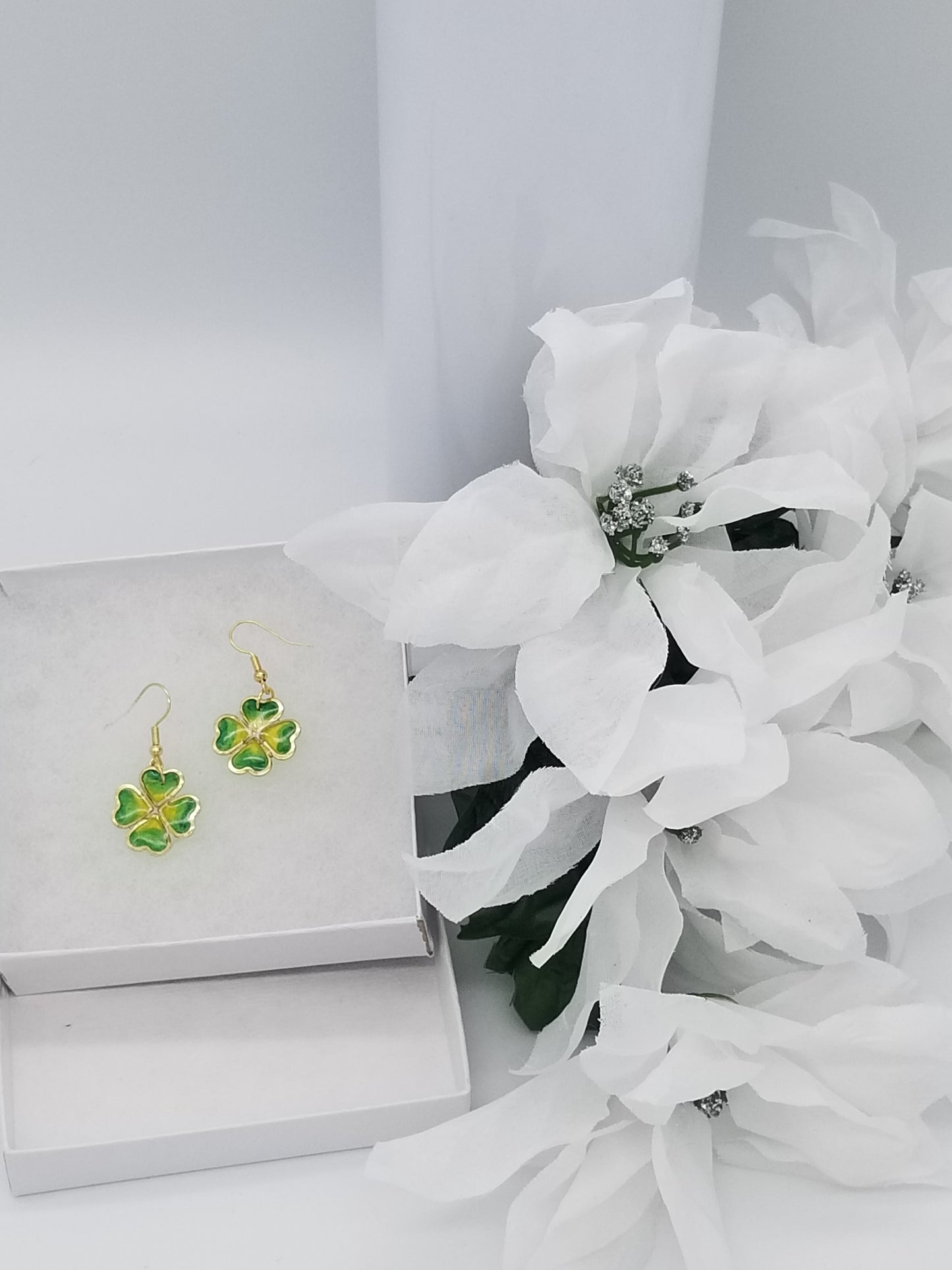 St Patricks Day Earrings| Four Leaf Clover Earrings| Shamrock Earrings| Clover Earrings| Resin Earrings Dangle Earrings