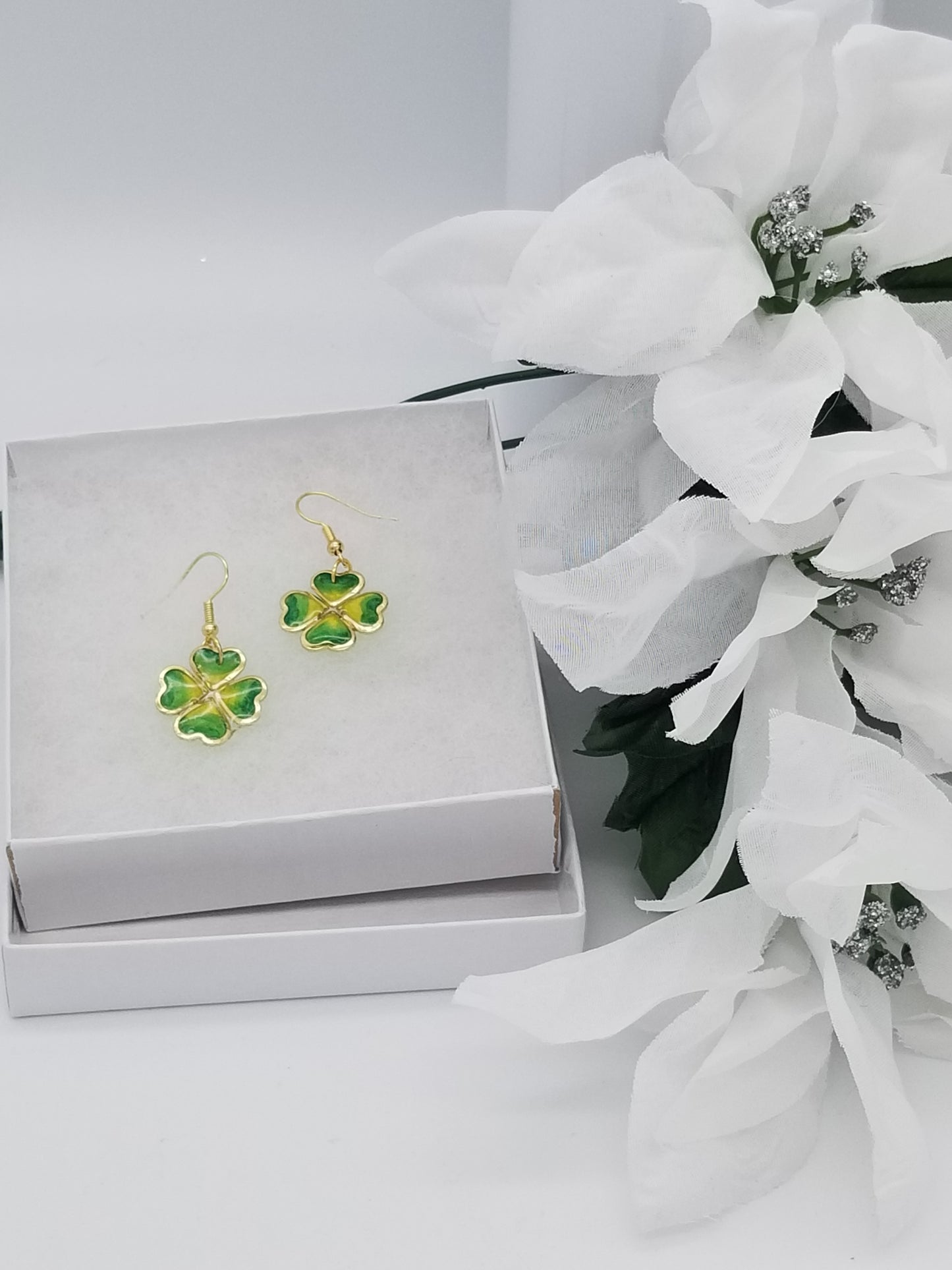 St Patricks Day Earrings| Four Leaf Clover Earrings| Shamrock Earrings| Clover Earrings| Resin Earrings Dangle Earrings