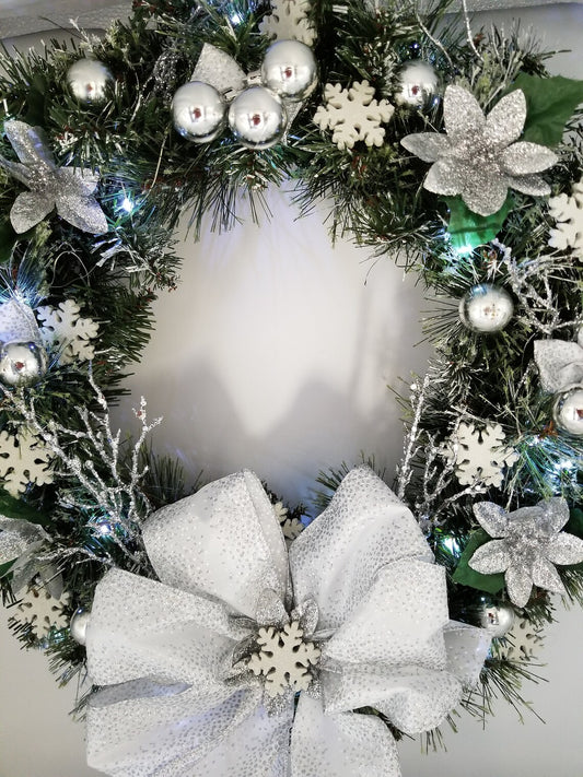 Christmas Wreath With Remote Control Lights - Holiday Wreath for front door, Christmas Decorations - Auntie's Expo