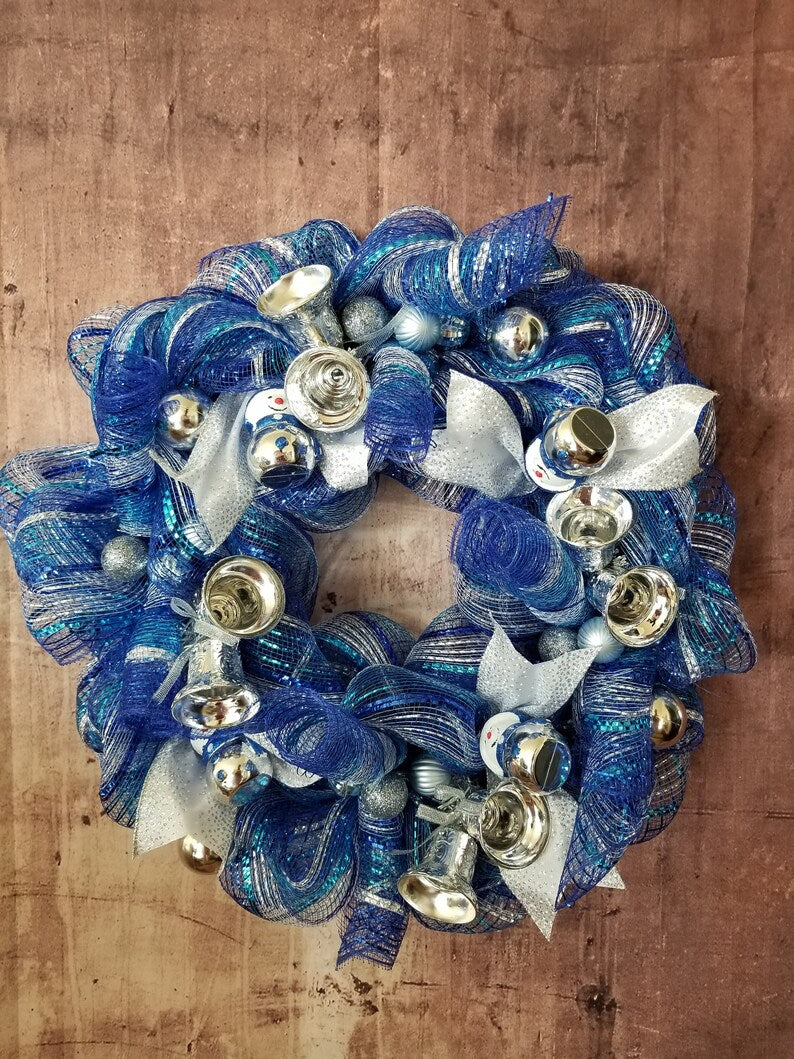 Silver and Blue Christmas Wreath With Remote - Holiday Wreath for front door, Christmas Decorations - Auntie's Expo